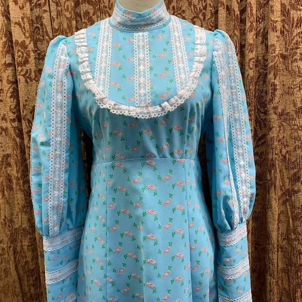 UNIQUE Vintage Prairie Boho Peasant Dress Puff Sleeves Floral and Lace Adorable!